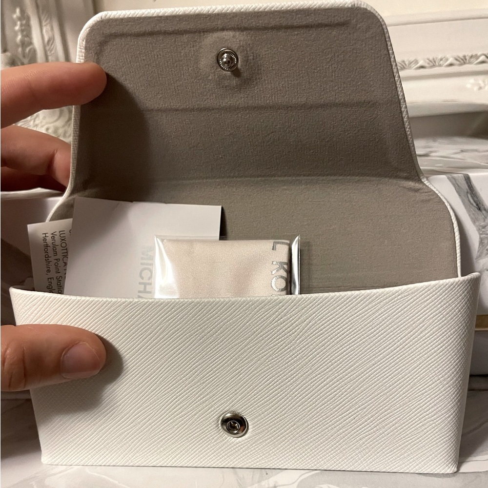 MICHAEL KORS Sunglasses Case With Microcloth BRAND NEW - Picture 2 of 5